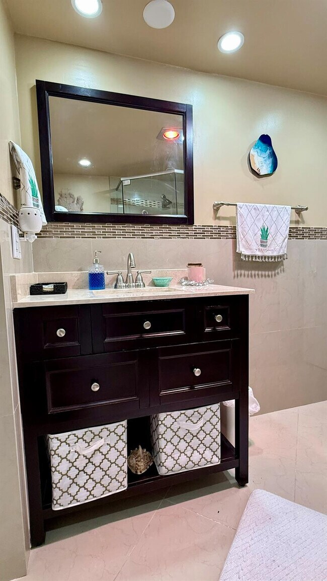 Building Photo - 1630 N Ocean Blvd