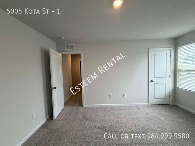 Building Photo - 5005 Kota St