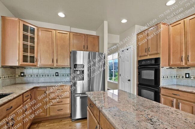 Building Photo - This beautiful 4 bedroom, 3 1/2 bathroom, ...