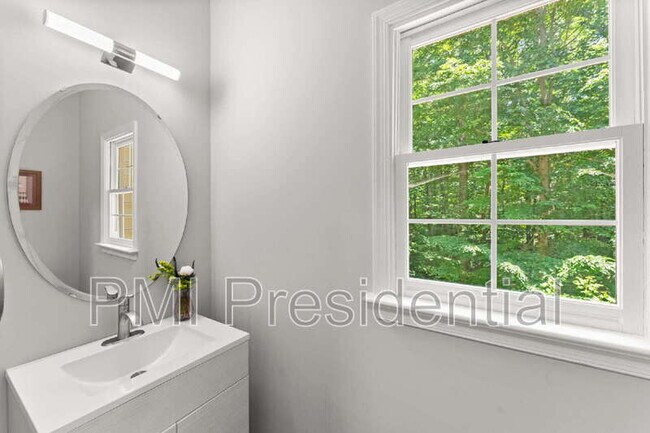 Building Photo - 1809 Winding Way
