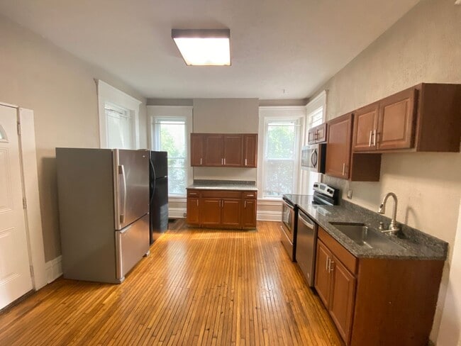 Building Photo - Beautiful Six Bedroom House Just Outside The Hustle and Bustle of OSU Campus!