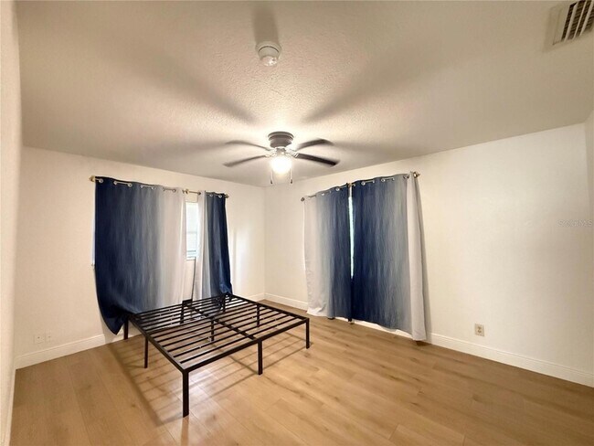 Building Photo - 524 N Lakemont Ave