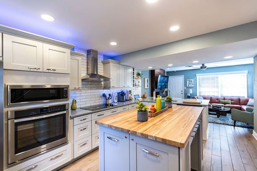 Kitchen - 3000 Golden Rd