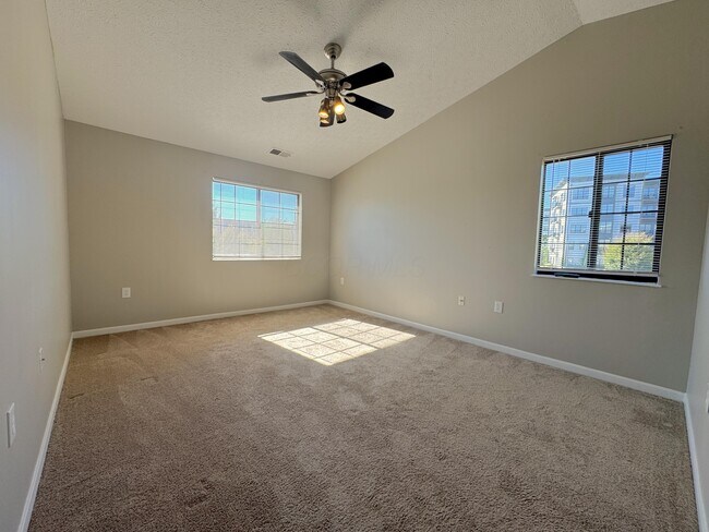 Building Photo - 6829 Meadow Creek Dr