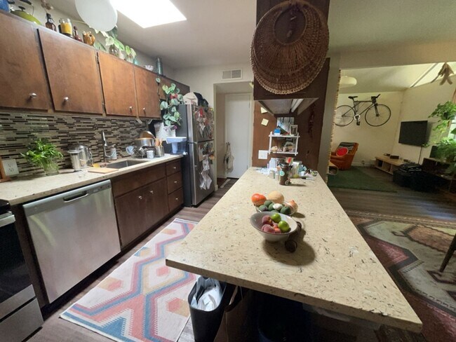 Building Photo - 3 bedroom duplex in North Davis