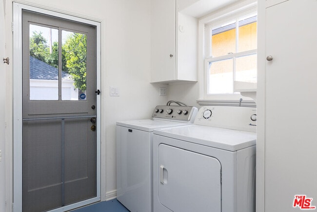 Building Photo - 2091 N Roosevelt Ave