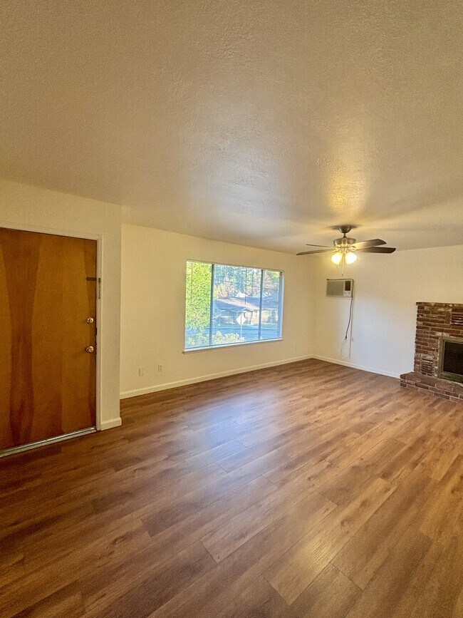 Building Photo - 297 Cornwall Ave