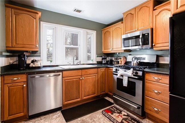 Building Photo - 4061 Lower Roswell Rd