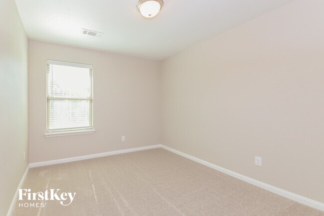 Building Photo - 1505 Kim Loan Dr