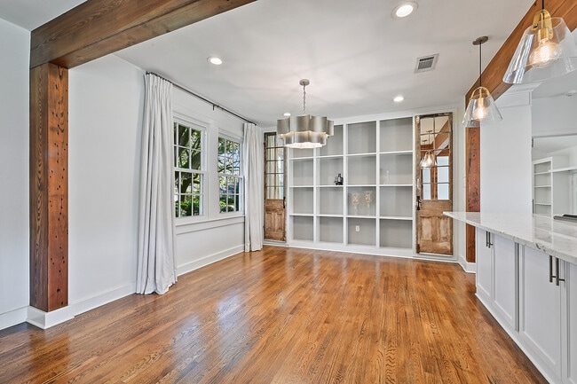 Building Photo - 1566 Country Club Dr