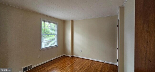 Building Photo - 222 E Whitlock Ave