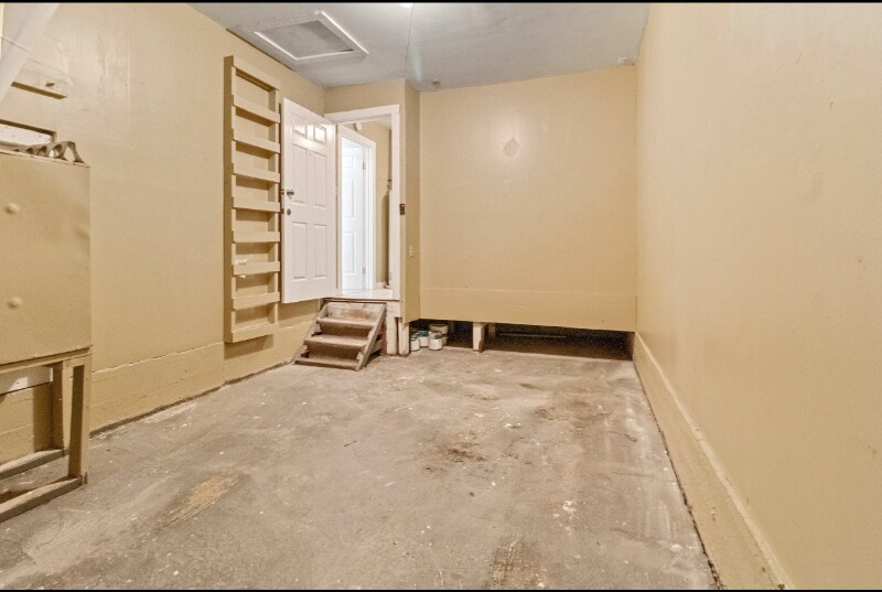 Building Photo - 10911 Visalia Dr