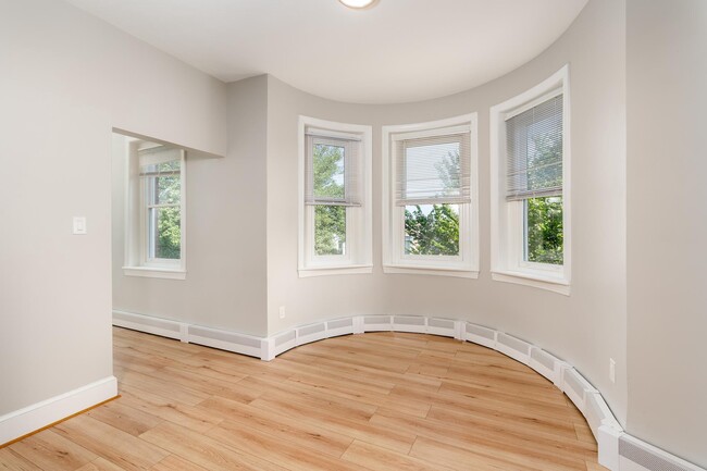 Building Photo - 523 Constitution Ave NE