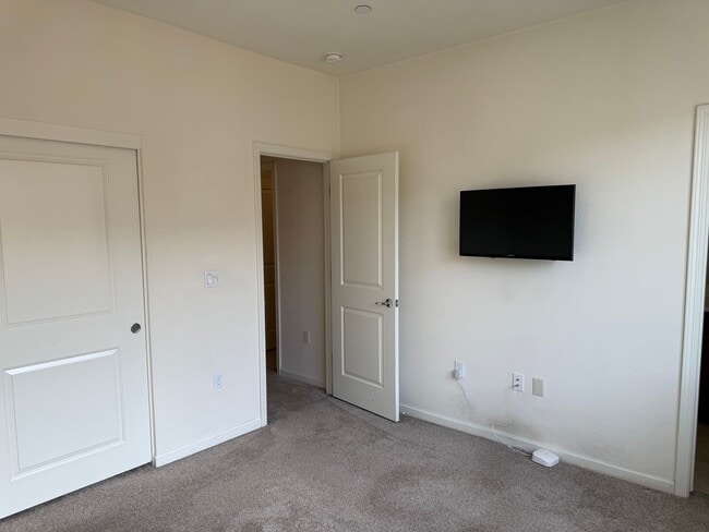 Building Photo - San Jose Comfort, Convenience and Location