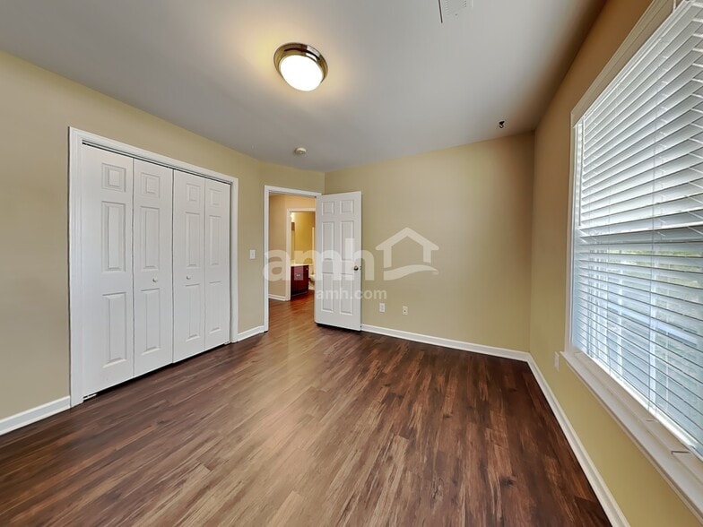 Building Photo - 5910 Bluestem Cir