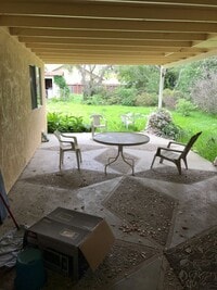 Building Photo - 3 Bedroom 2 Bathroom Home