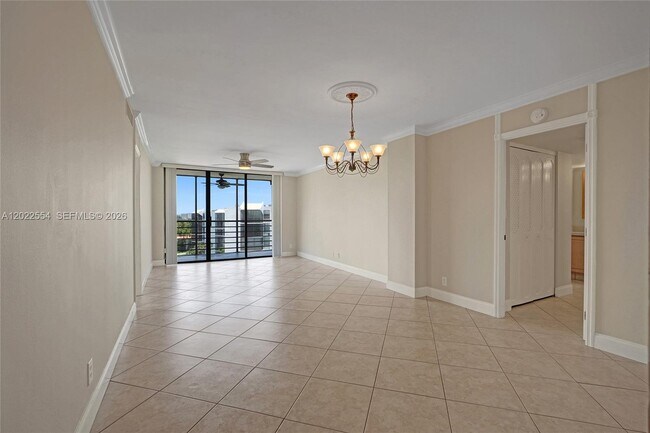 Building Photo - 20400 W Country Club Dr