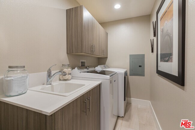 Building Photo - 4376 Paxton Pl