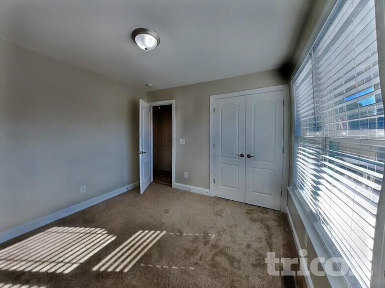 Building Photo - 302 Oxfordshire Dr