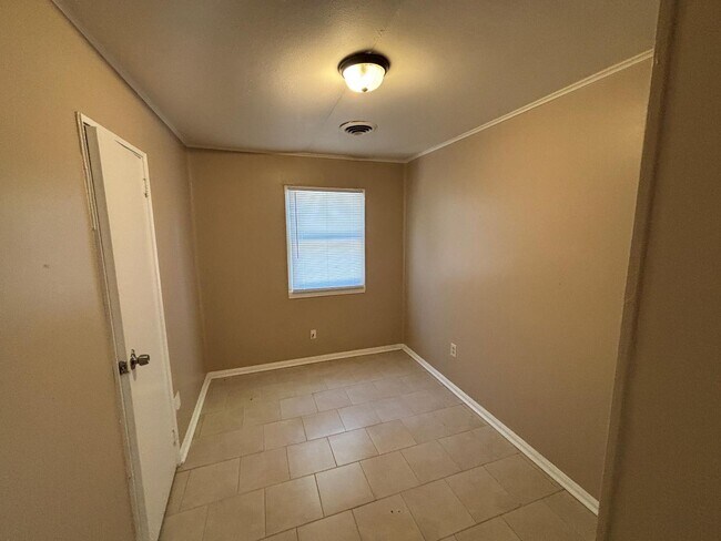 Building Photo - 3624 Sunrise St