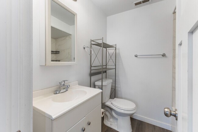 Building Photo - Modern 2-Bed Apartment in Heart of Tacoma