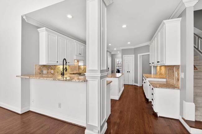 Building Photo - 6 Portrush Ct