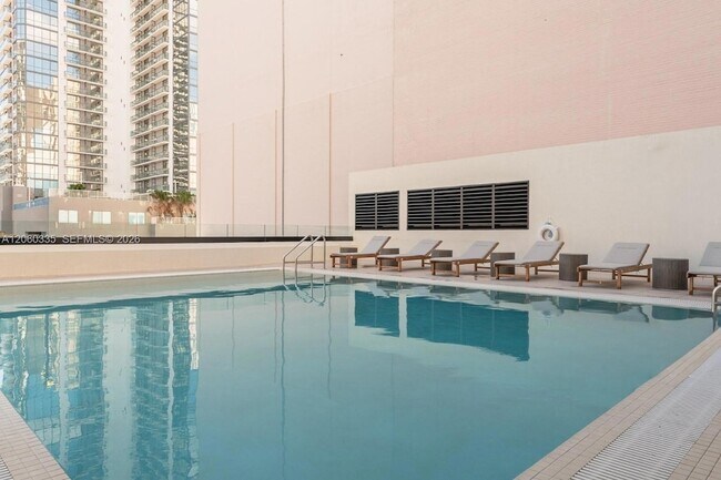 Building Photo - 225 N Miami Ave