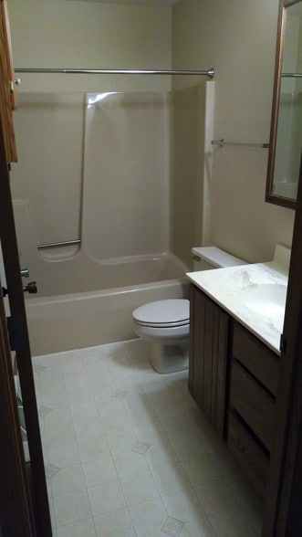 Building Photo - 5750 Jefferson Rd