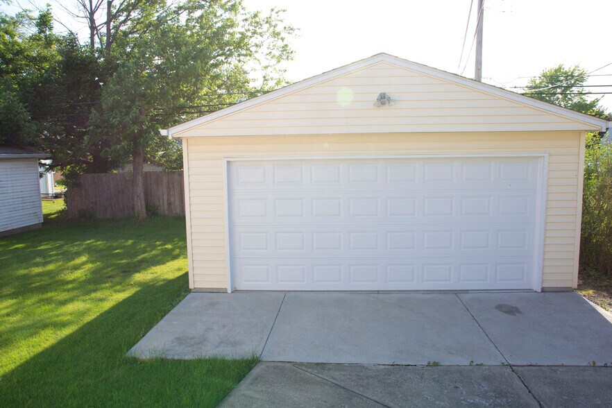 Building Photo - 1242 Genesee Ave