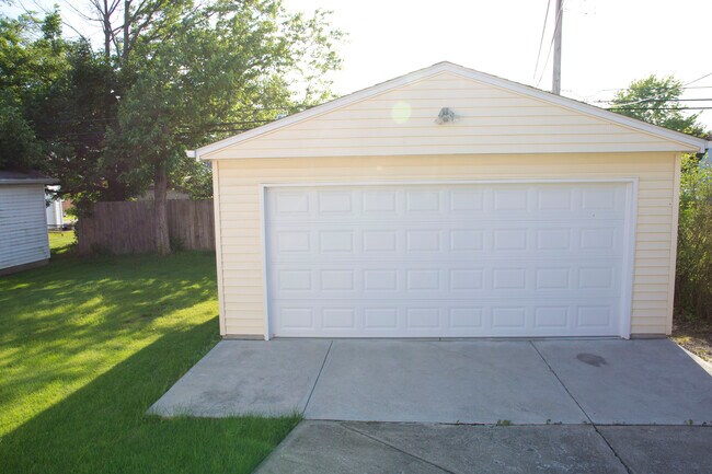 Building Photo - 1242 Genesee Ave