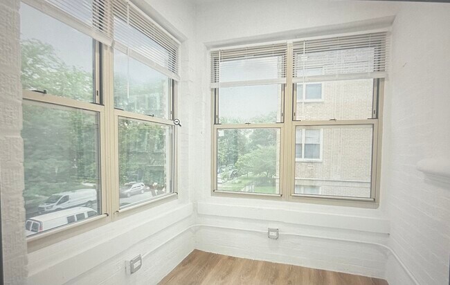 Building Photo - 1633 W Chase Ave