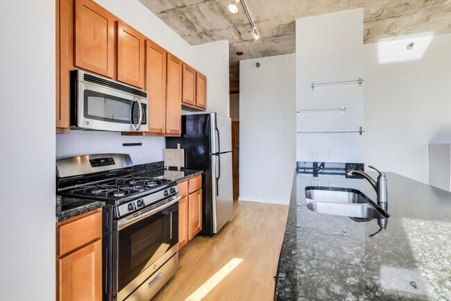 Building Photo - 1122 W Catalpa Ave