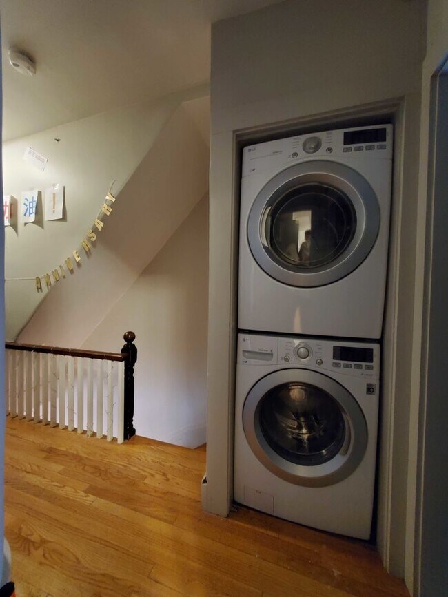 Building Photo - Large 5 bed in Allston