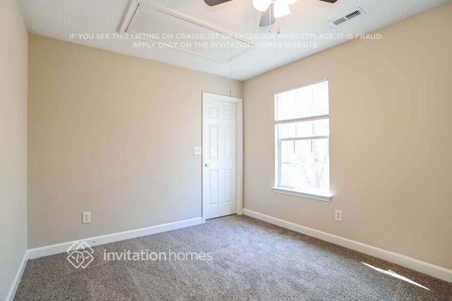 Building Photo - 6239 Day Lilly Ln