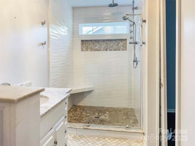 Building Photo - 8509 Golf Ridge Dr