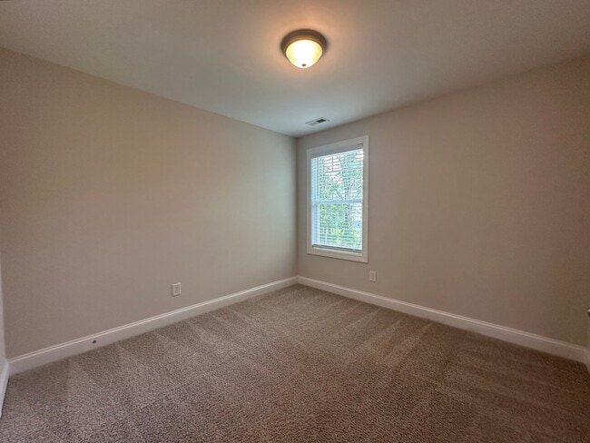 Building Photo - Modern 3BR/2.5BA Duplex – Perfect Location...