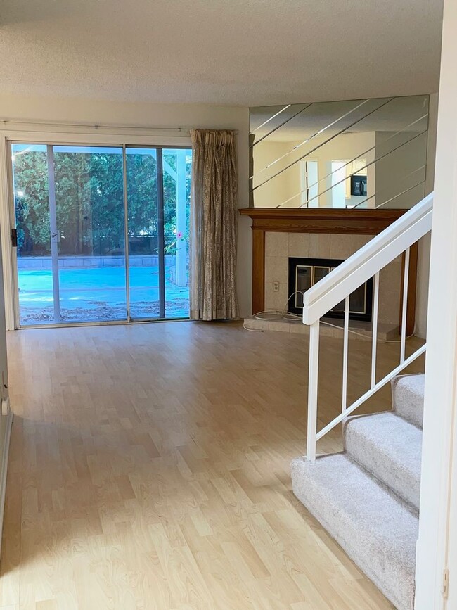 Building Photo - Stunning Porter Ranch S&S home centrally located