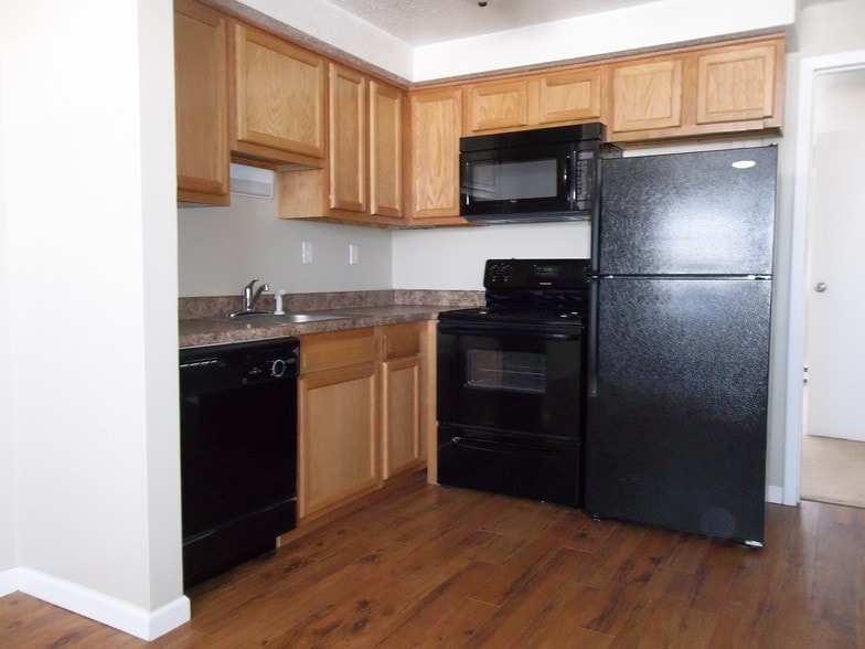 1 BR, 1 BA Kitchen - Country Townhomes