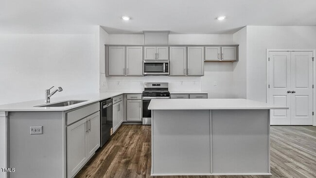Building Photo - 2241 Horton Pk Dr