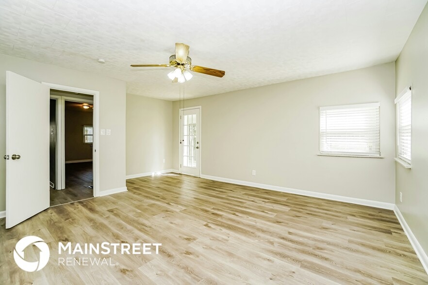 Building Photo - 3855 E Mound St