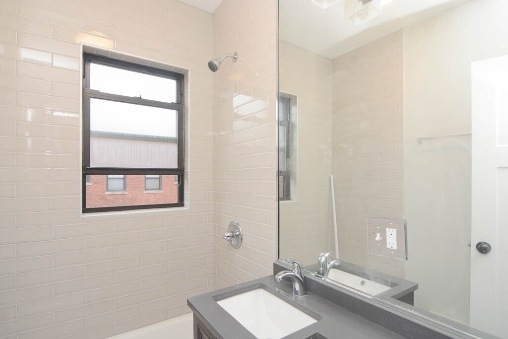 Building Photo - 2710 N Mildred Ave