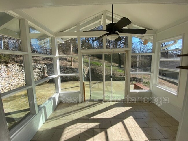 Building Photo - 3306 Montview Dr