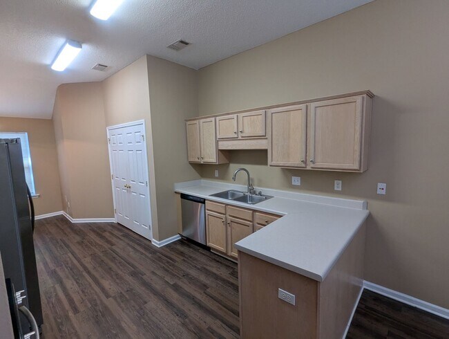 Building Photo - Nice 2 bedroom 2 Bath Villa Available NOW