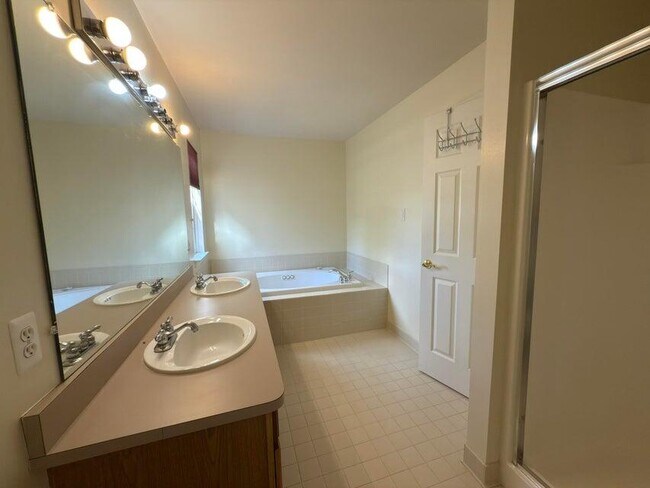 Building Photo - 1929 Harley Dr