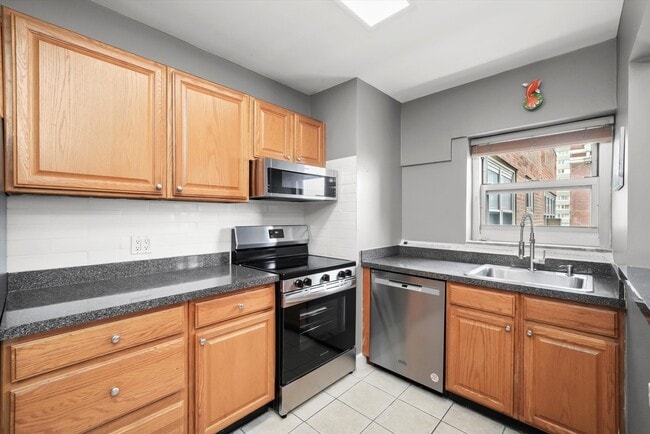 Building Photo - 4970 N Marine Dr