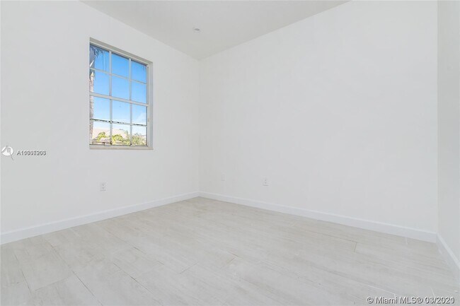 Building Photo - 15244 SW 9th Way