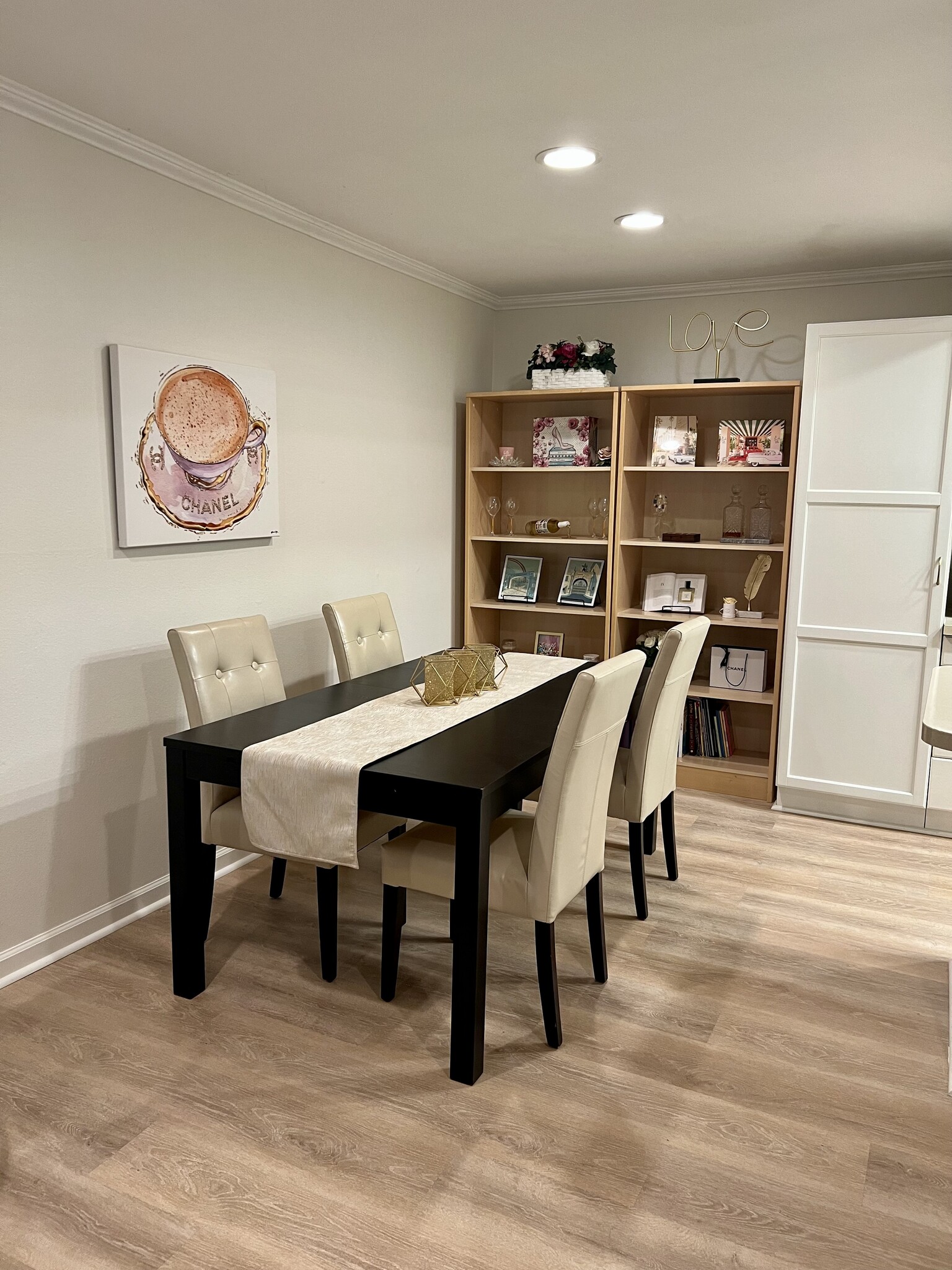 Kitchen - 911 N Kings Rd