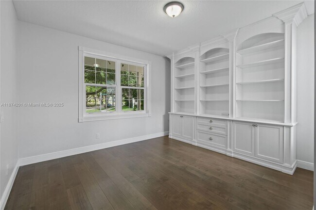 Building Photo - 118 Barbados Dr