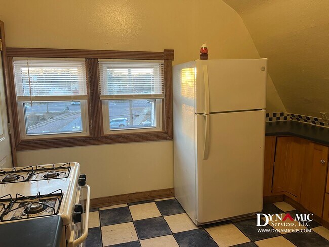 Building Photo - 641 S Dakota Ave