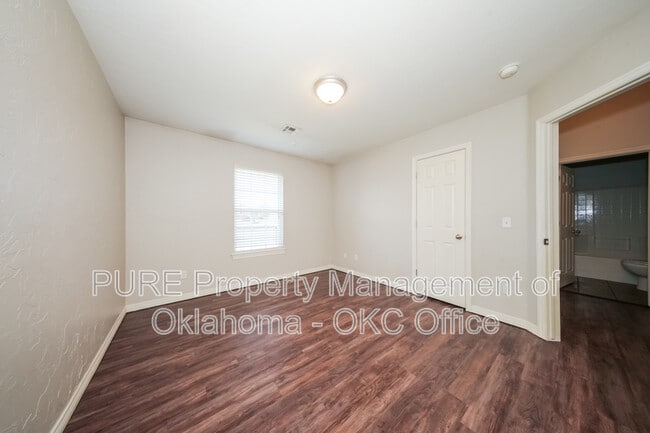 Building Photo - 7921 Azurewood Dr